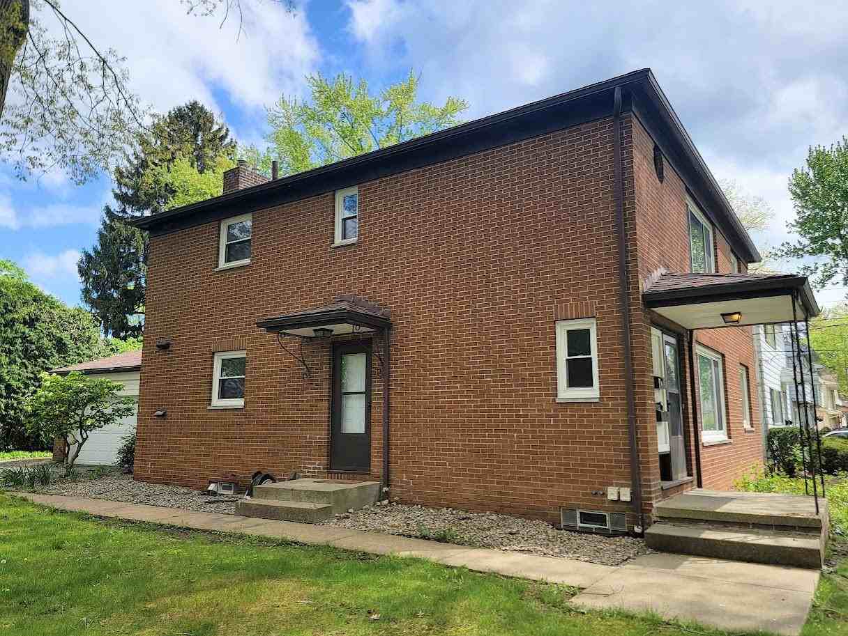 1679 Tanglewood Dr - - Photo 2 of 10