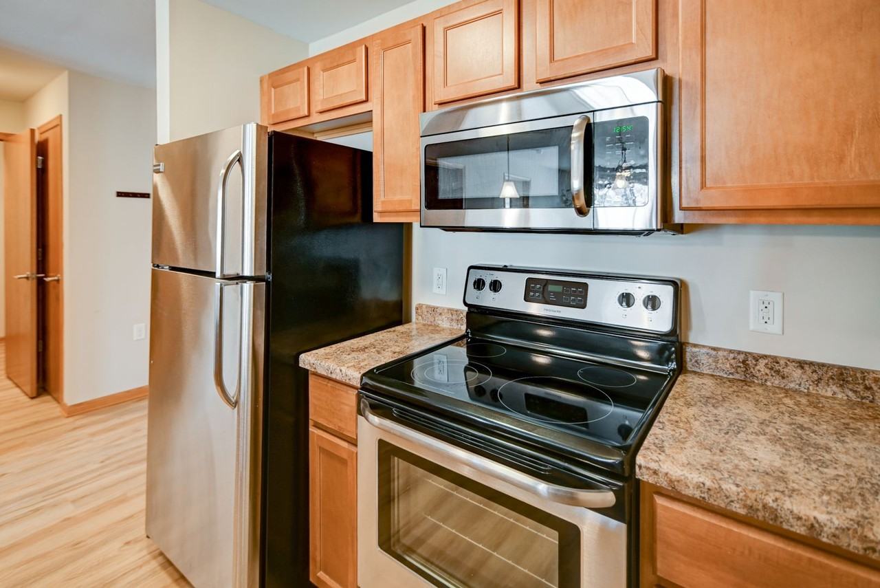 Fairhaven Court Apartments - Photo 3 of 35