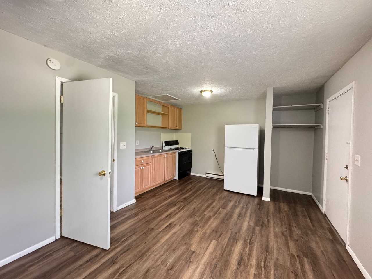 210 E Vernon Ave - Photo 3 of 6