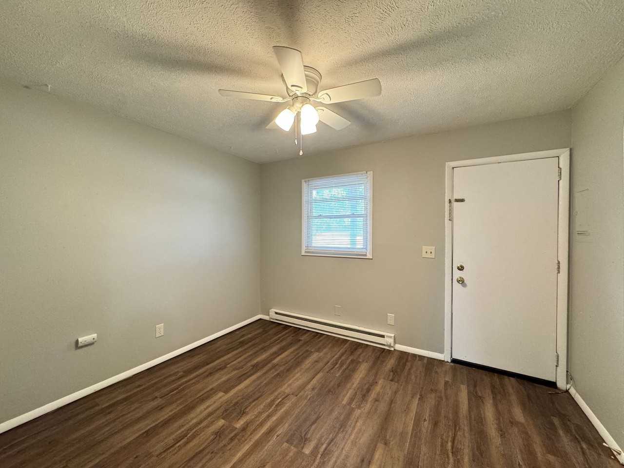 210 E Vernon Ave - Photo 4 of 6