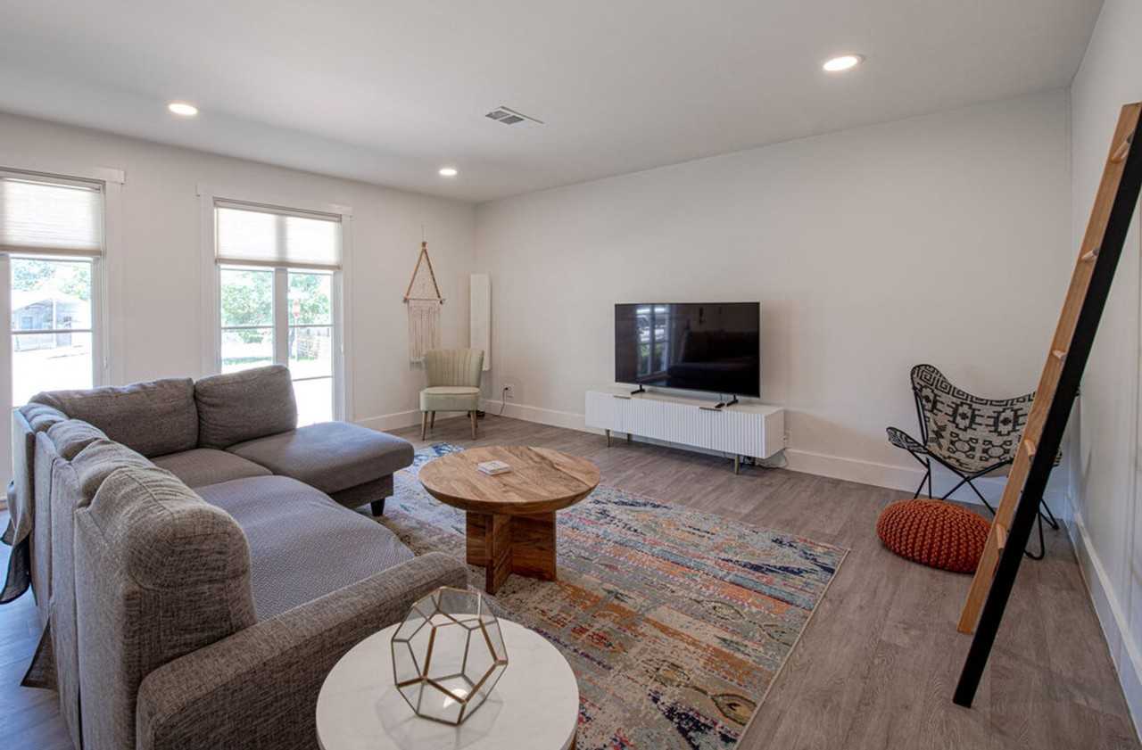 122 Havana St - Photo 5 of 21