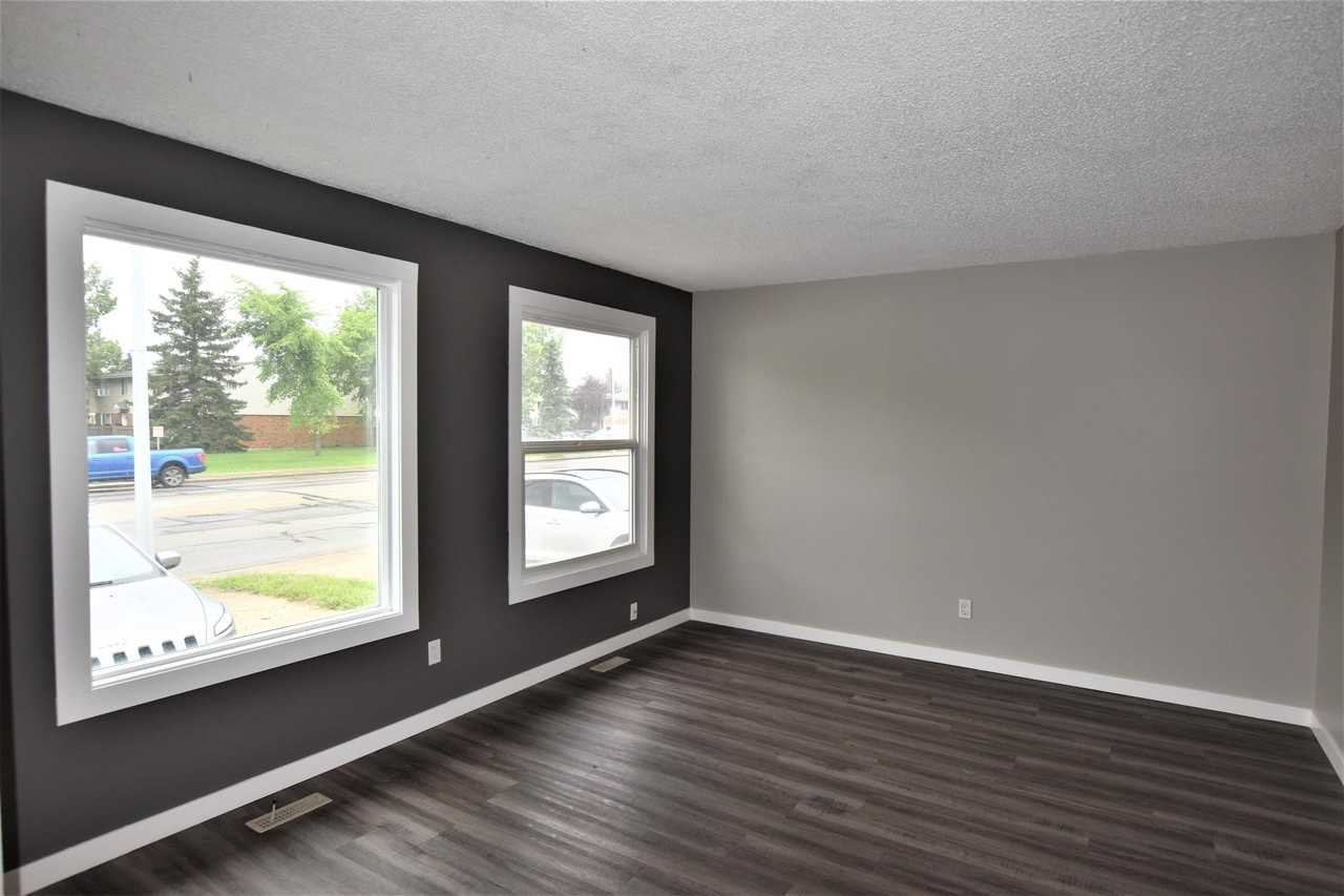 9310B 100 Ave - Photo 2 of 20