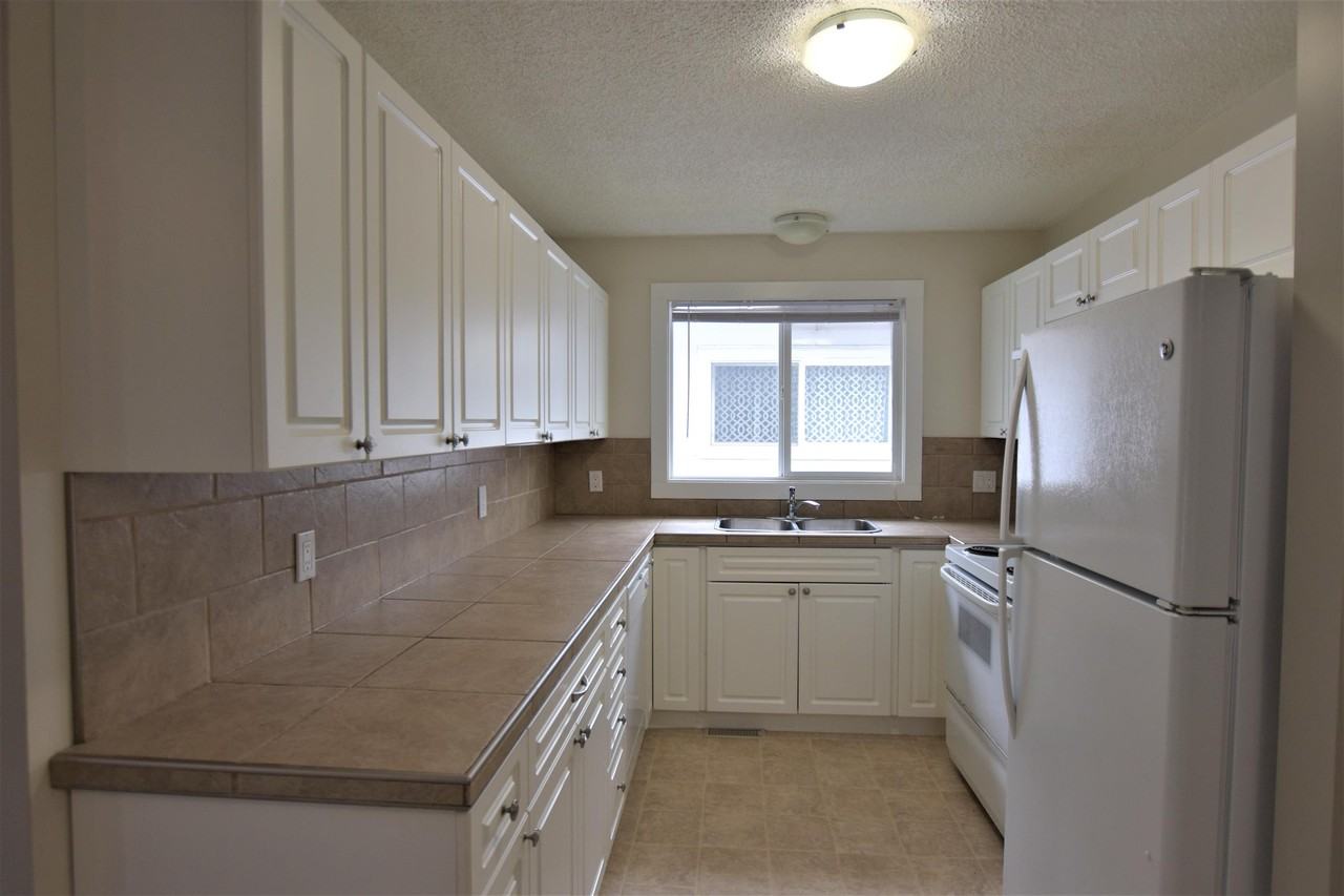 9310B 100 Ave - Photo 3 of 20