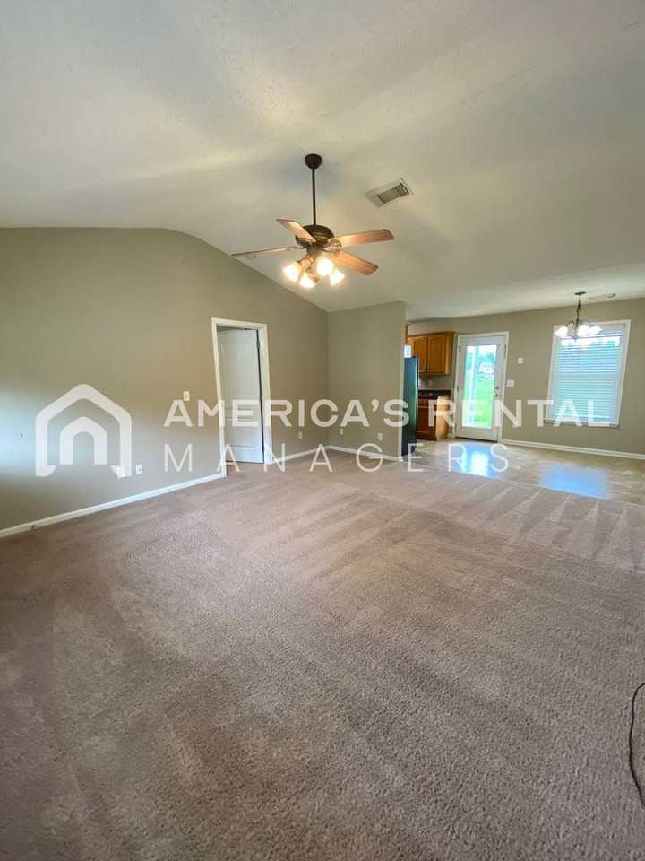 18389 Peyton Ln - Photo 3 of 18