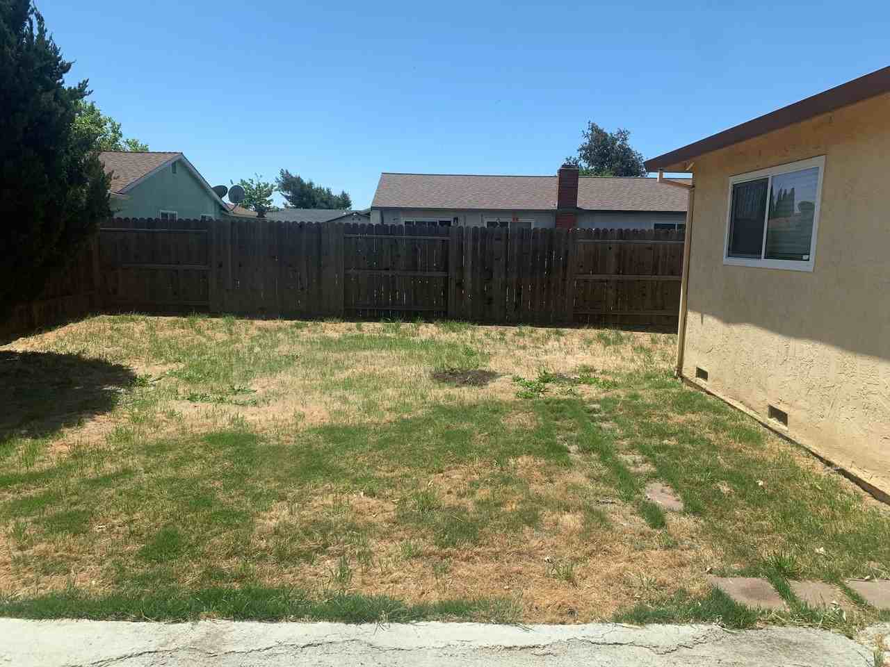 93 Coral Ln - Photo 4 of 16