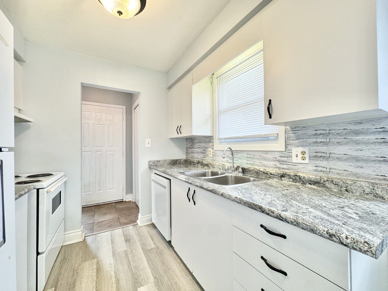 37 Mayfair Dr #1 - Photo 5 of 25