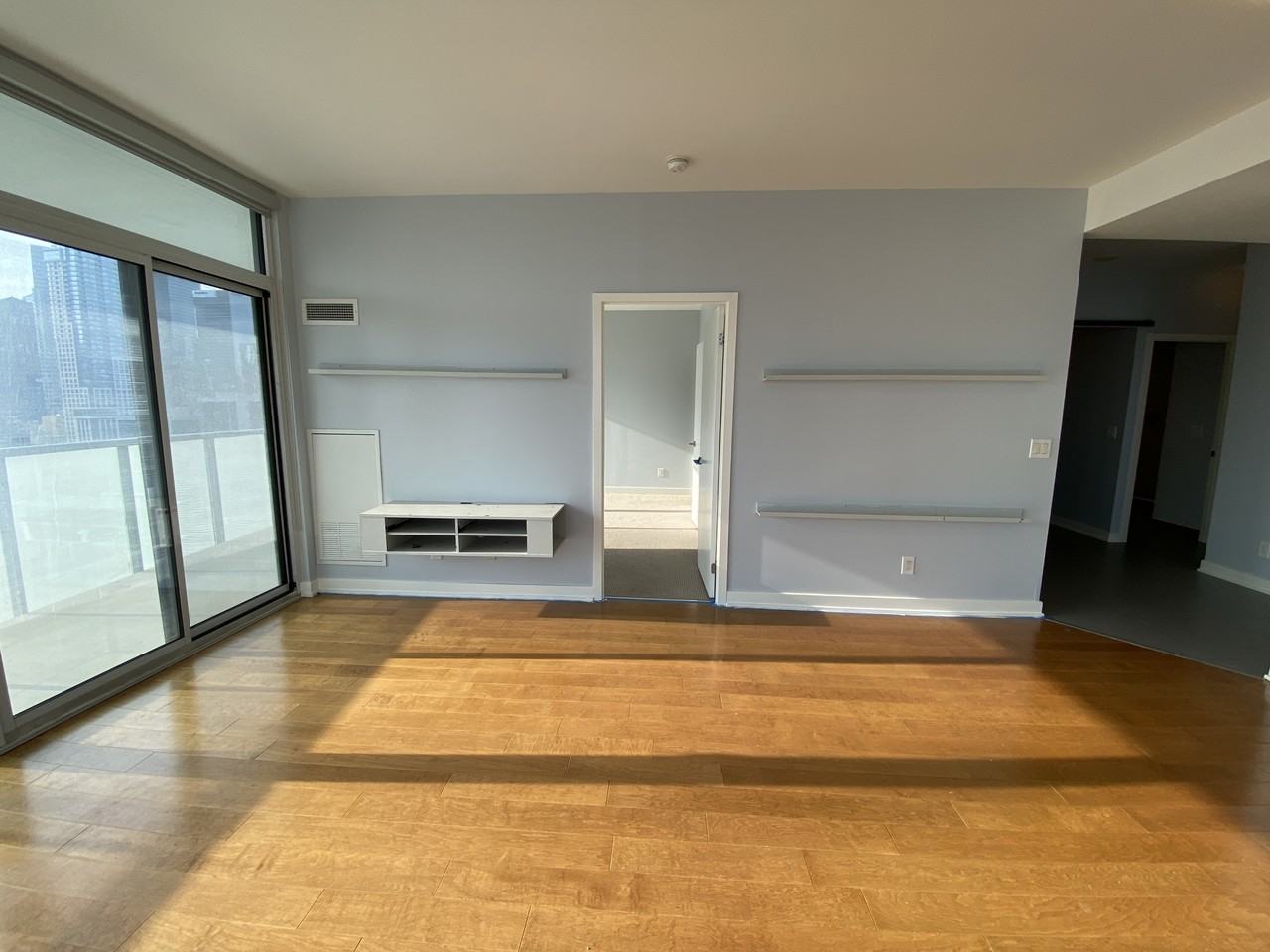 1 Market Wharf #2010 - Photo 3 of 10