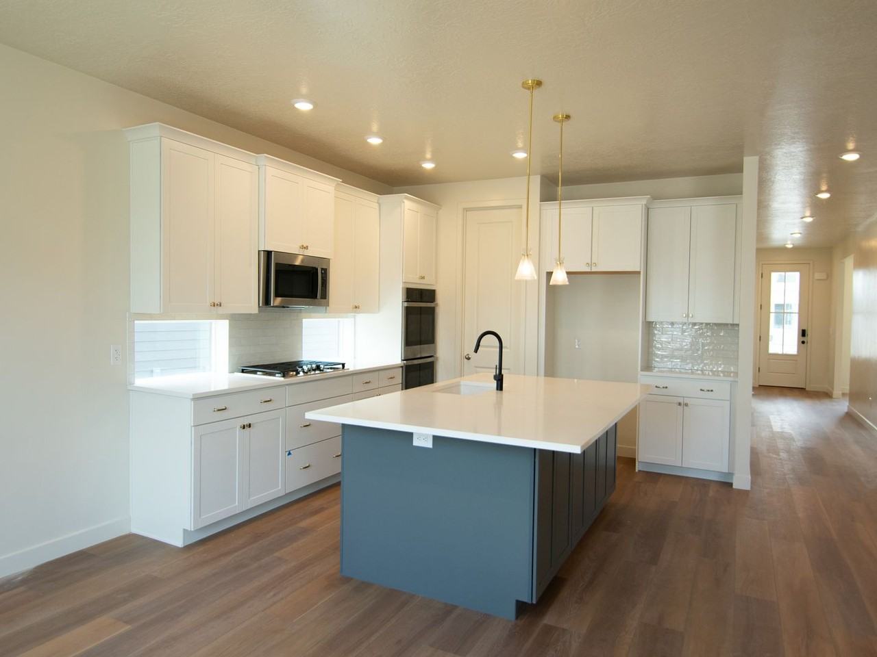 3038 N Kingbird Dr - Photo 2 of 16