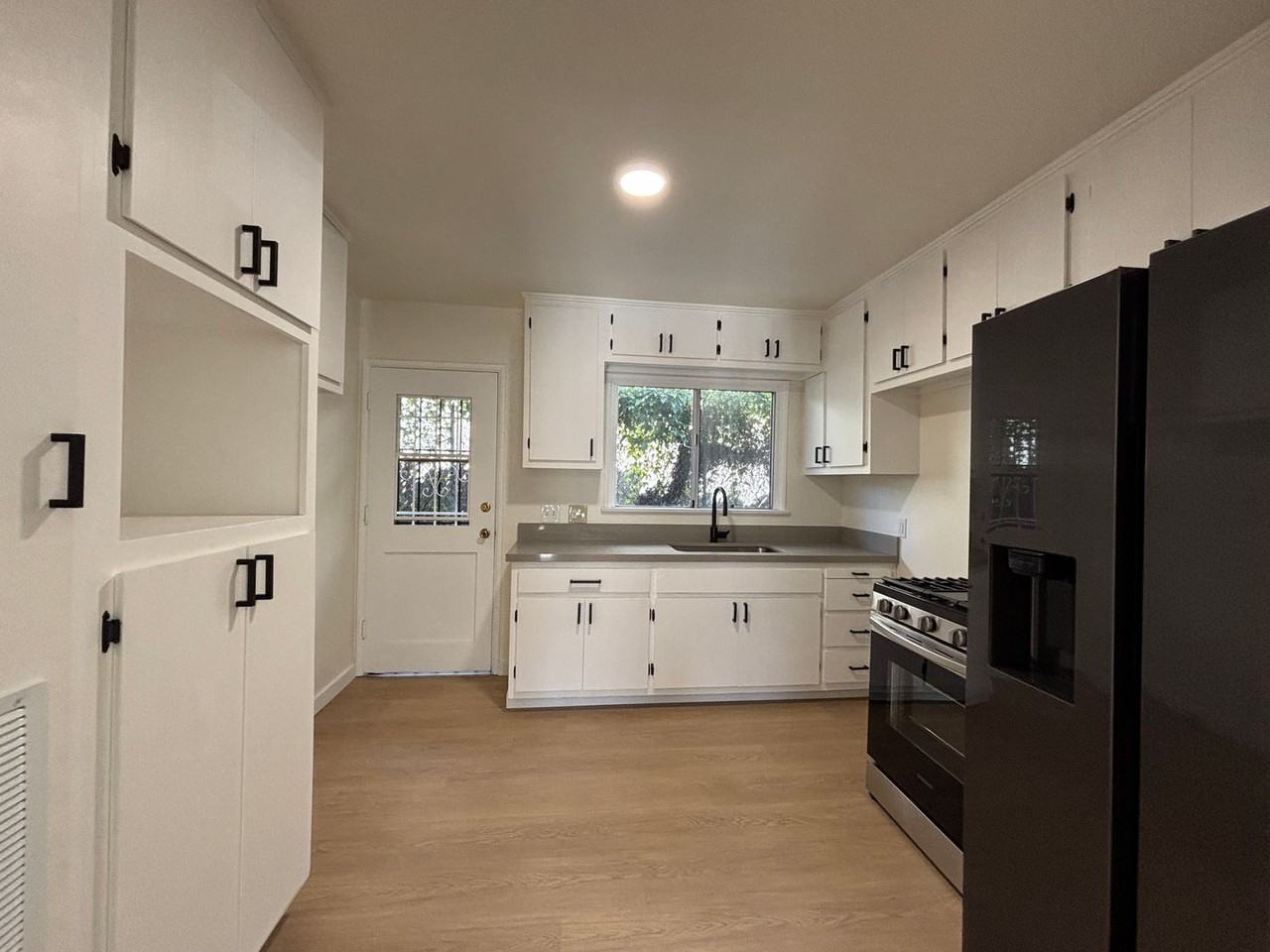 6817-6819 N. Figueroa St. - Photo 3 of 18