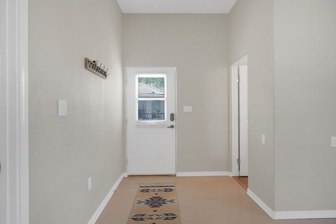 707 Alameda Blvd Nw - Photo 3 of 16