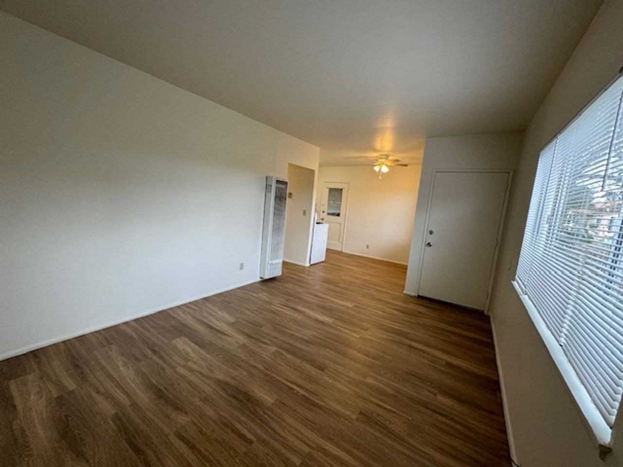 R-1615E - Photo 3 of 9