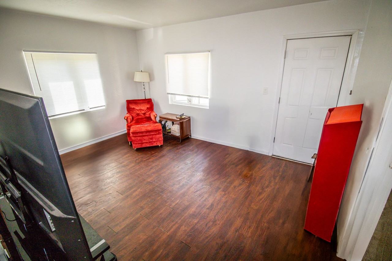 1010 Columbia St - Photo 2 of 8