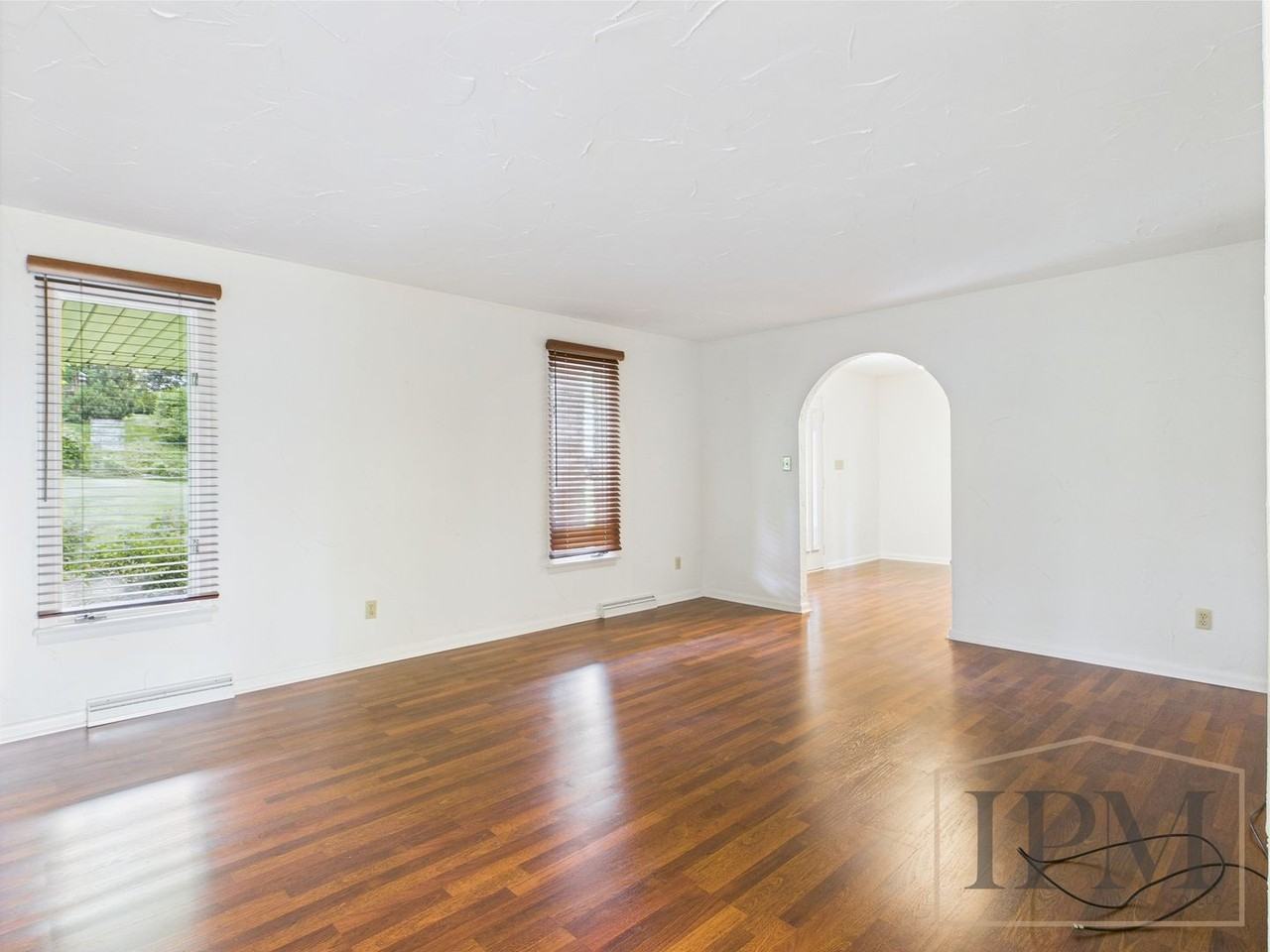 3240 Round Hill Rd - Photo 3 of 25