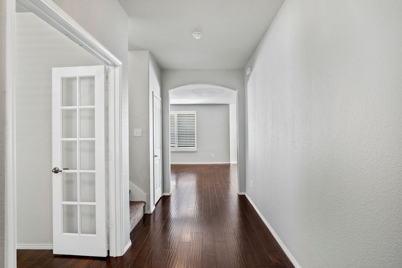 9232 Blackstone Dr - Photo 4 of 43