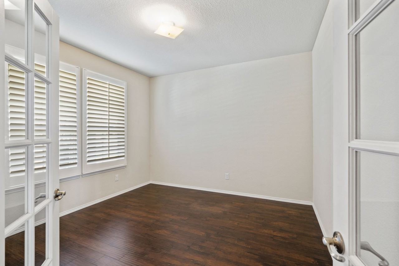 9232 Blackstone Dr - Photo 5 of 43