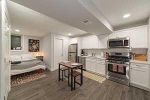 featured image of 584 Orange St