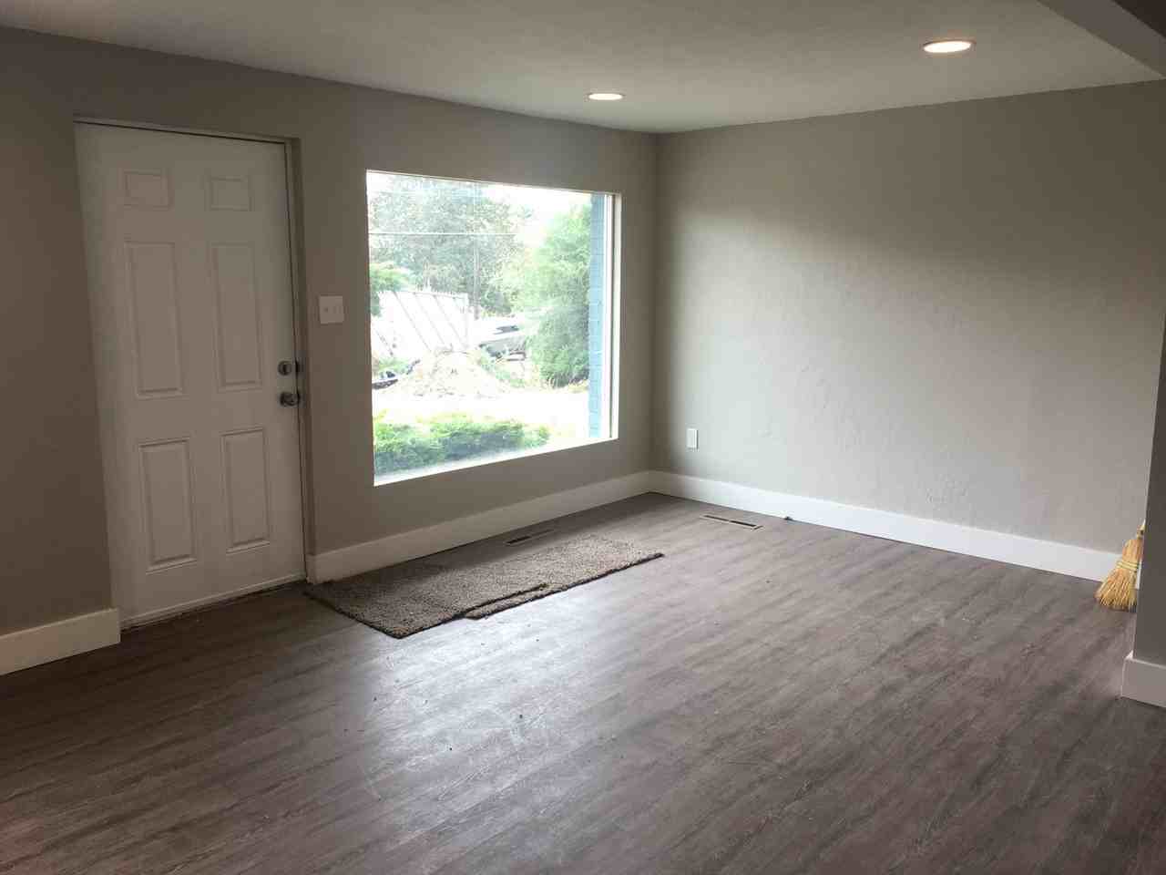 746 N Main St - Photo 2 of 9