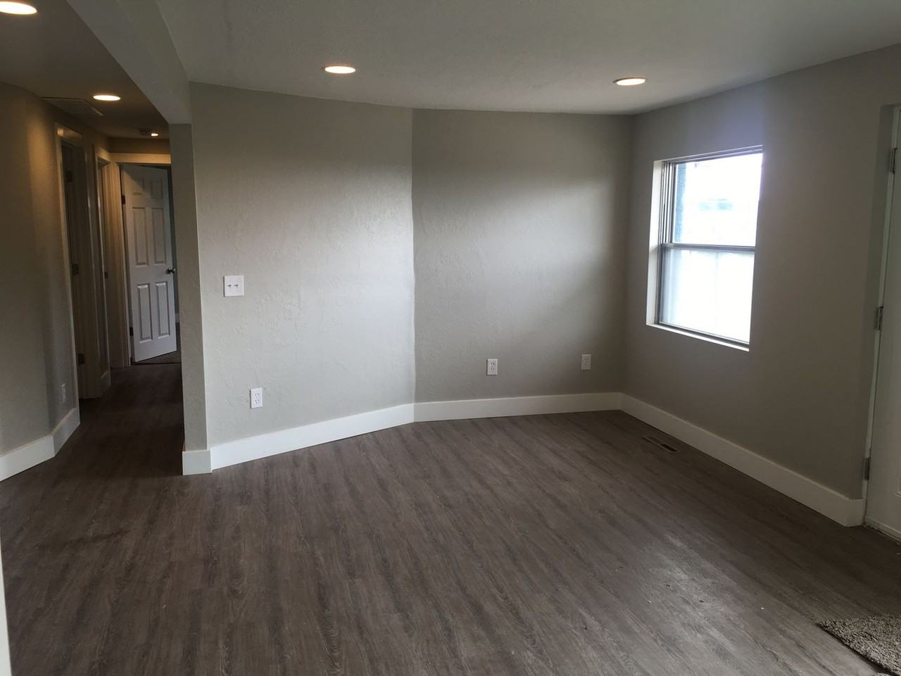746 N Main St - Photo 3 of 9