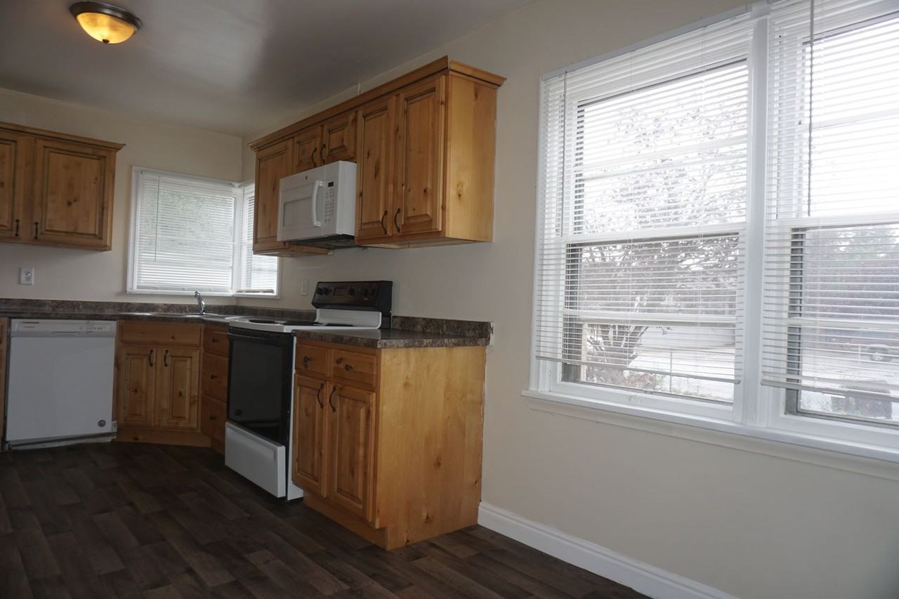 7996 S Main St - Photo 5 of 23