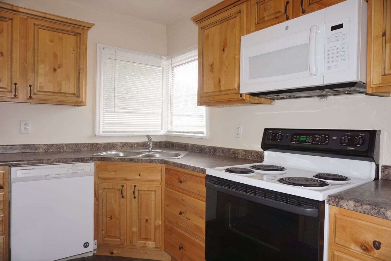 7996 S Main St - Photo 6 of 23