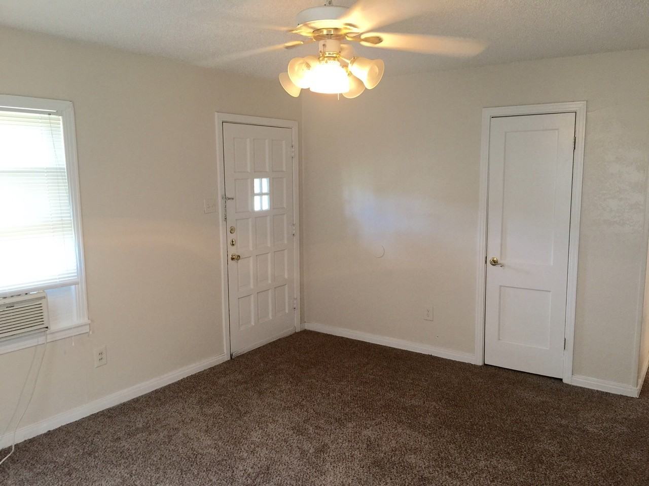 4607 32nd St - Photo 2 of 6
