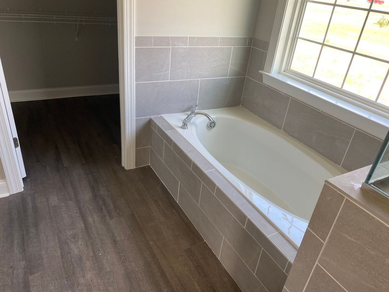 139 Scarlet Way - Photo 3 of 11