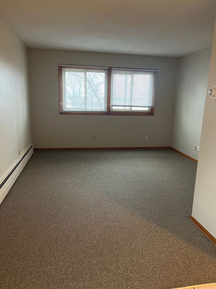 4255 Main St NE - Photo 3 of 4