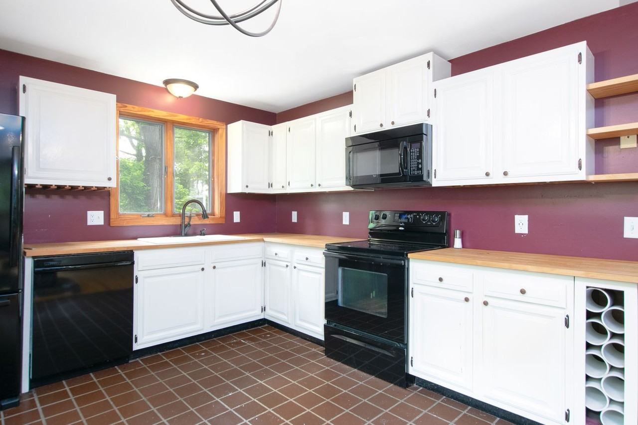 1802 Shelor Ln - Photo 5 of 23