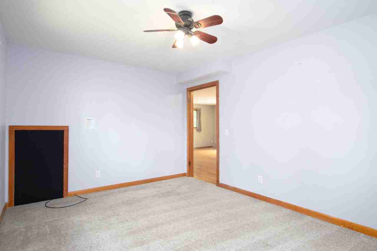 1802 Shelor Ln - Photo 6 of 23