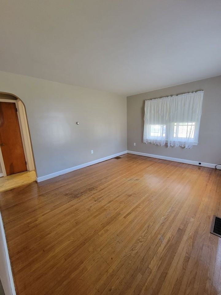 3289 Anthony Hwy - Photo 3 of 20