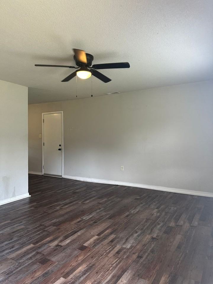 1747 Pleasant Valley Pl - Photo 2 of 13