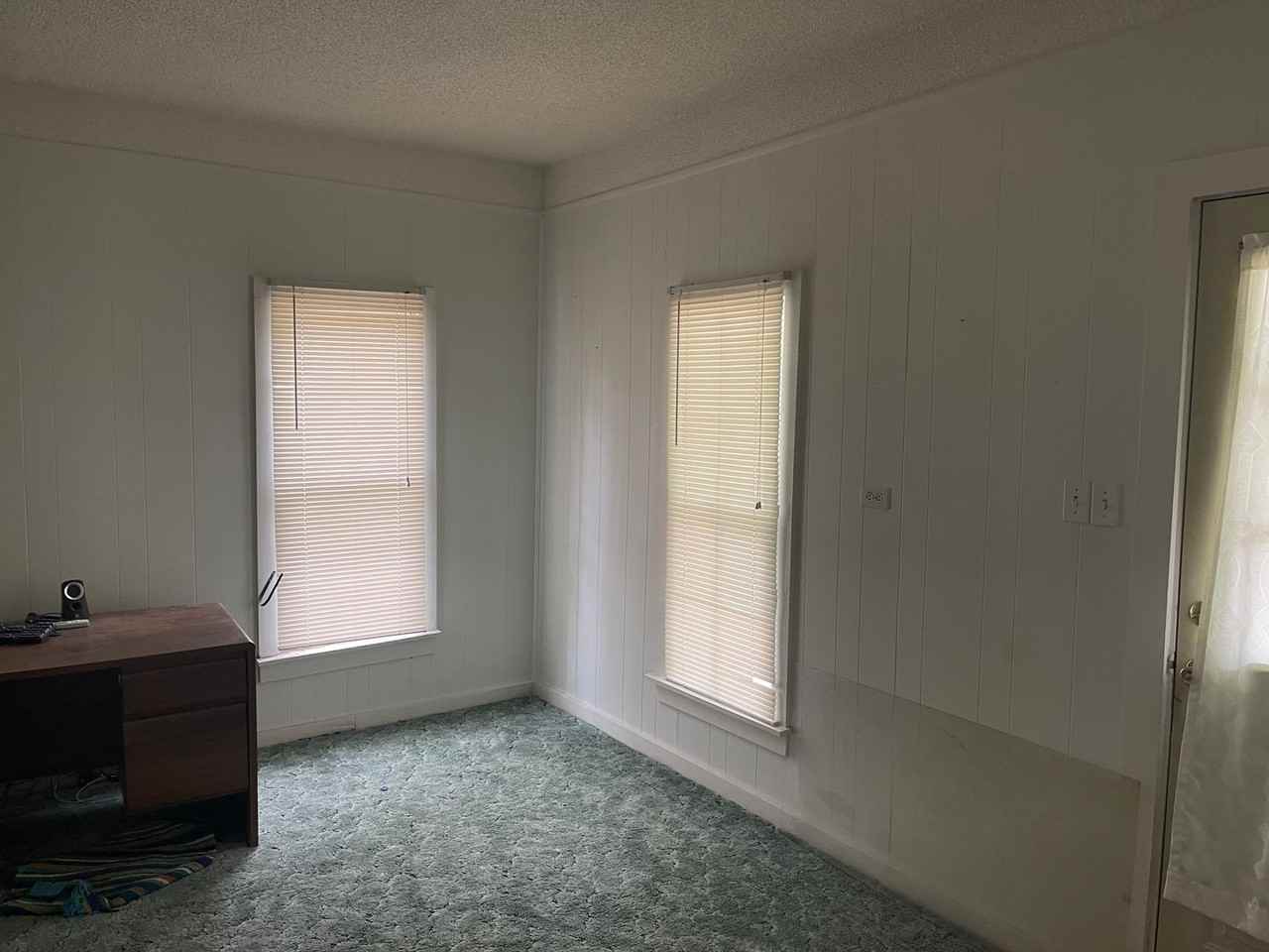 526 W 6th St - Photo 3 of 8