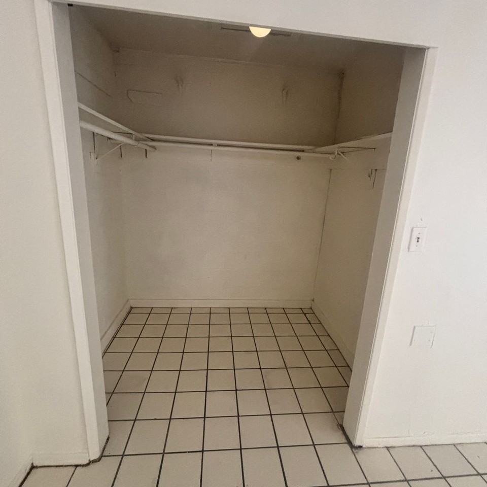 419 W 13th St - Photo 2 of 3