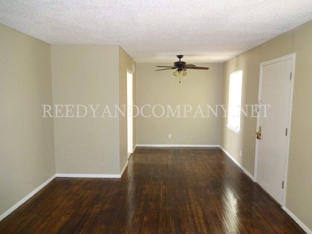 1645 Kilarney Ave - Photo 4 of 17