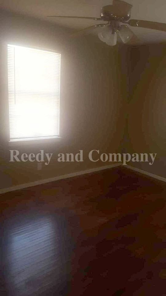 1645 Kilarney Ave - Photo 7 of 17