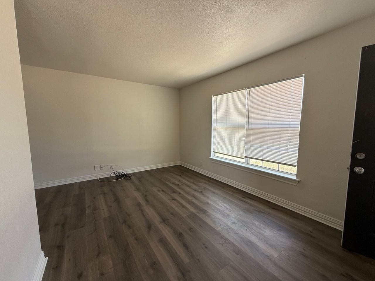 212 35th St - Photo 2 of 8