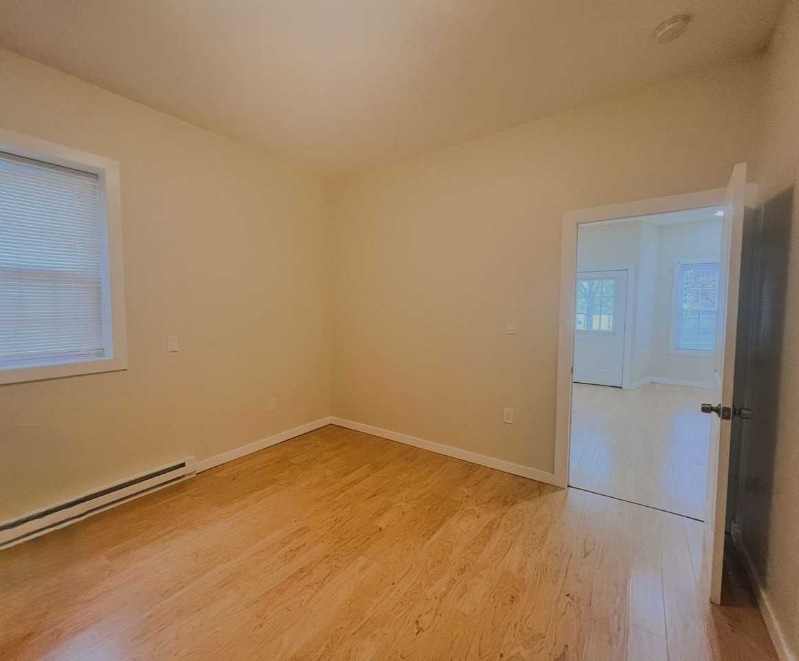 19 Hoosac St - Photo 3 of 3