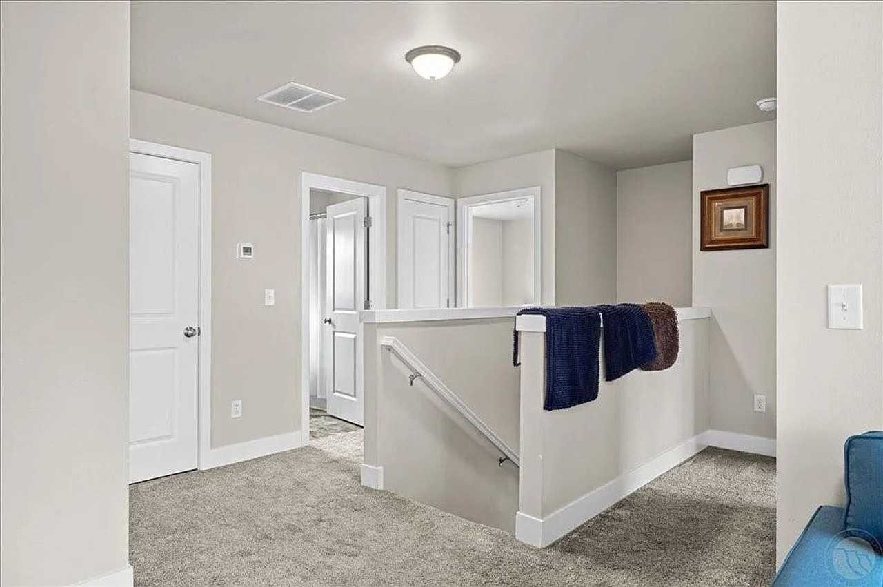 908 Midway Ln - Photo 5 of 9