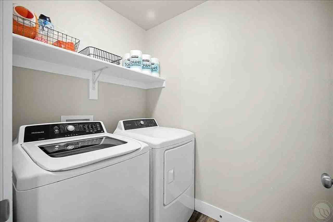 908 Midway Ln - Photo 7 of 9