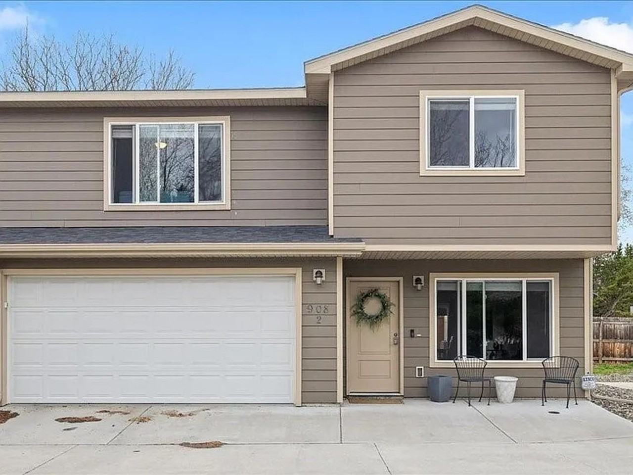 908 Midway Ln - Photo 2 of 9