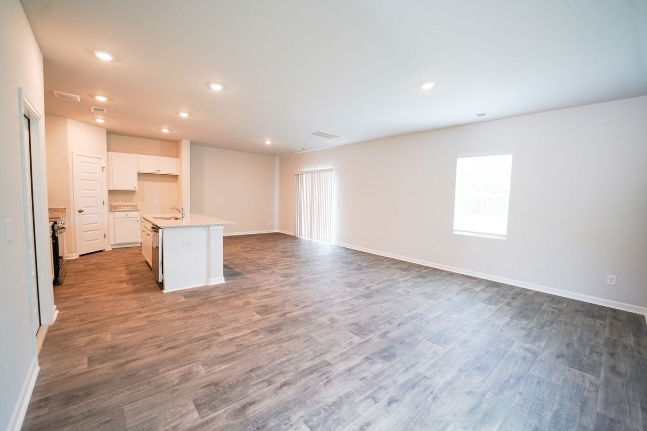 154 Bottlebrush Dr - Photo 7 of 26