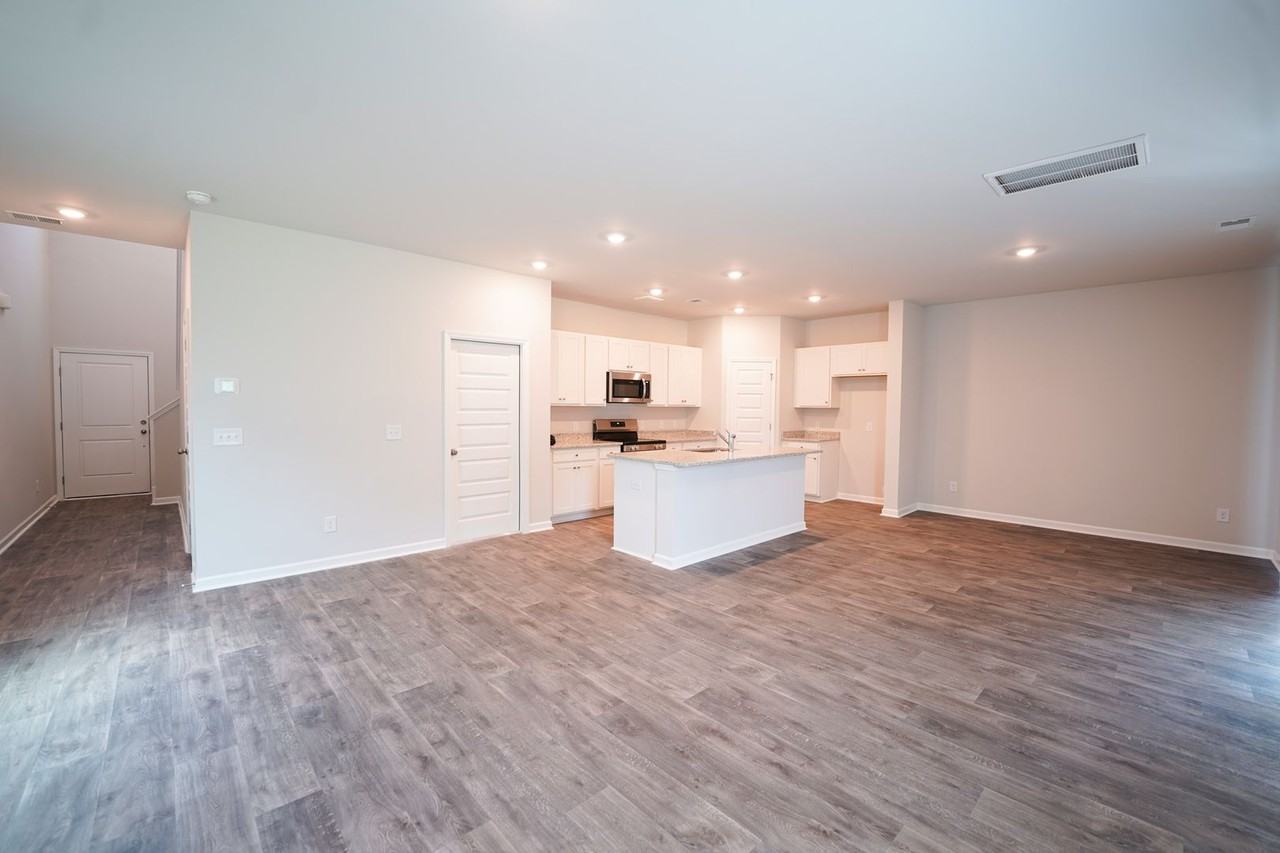 154 Bottlebrush Dr - Photo 6 of 26