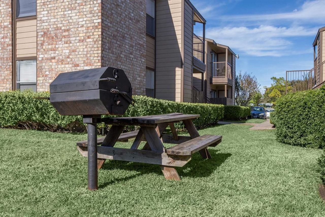 4314 Ave Q 1/2 - Photo 4 of 21