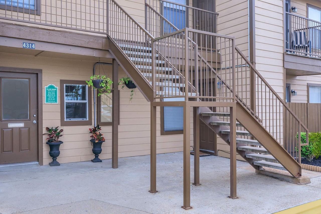 4314 Ave Q 1/2 - Photo 5 of 21