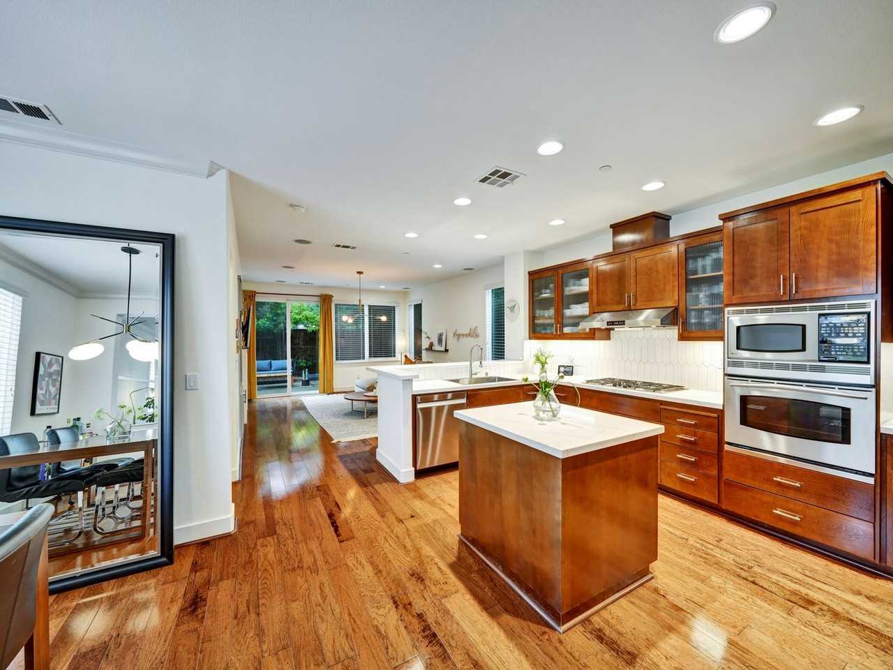 12 Yew Ct - Photo 3 of 30