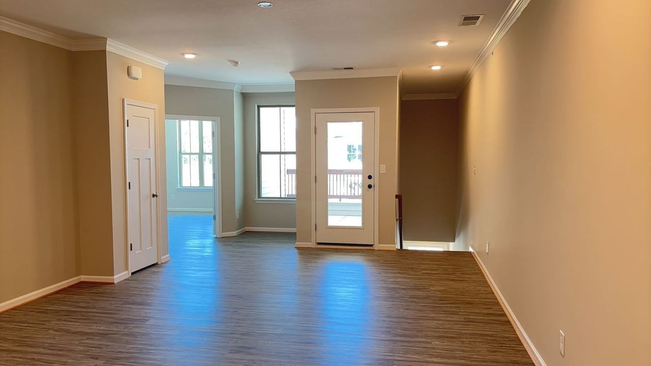 1310 Kathy Ann Way E - Photo 3 of 21