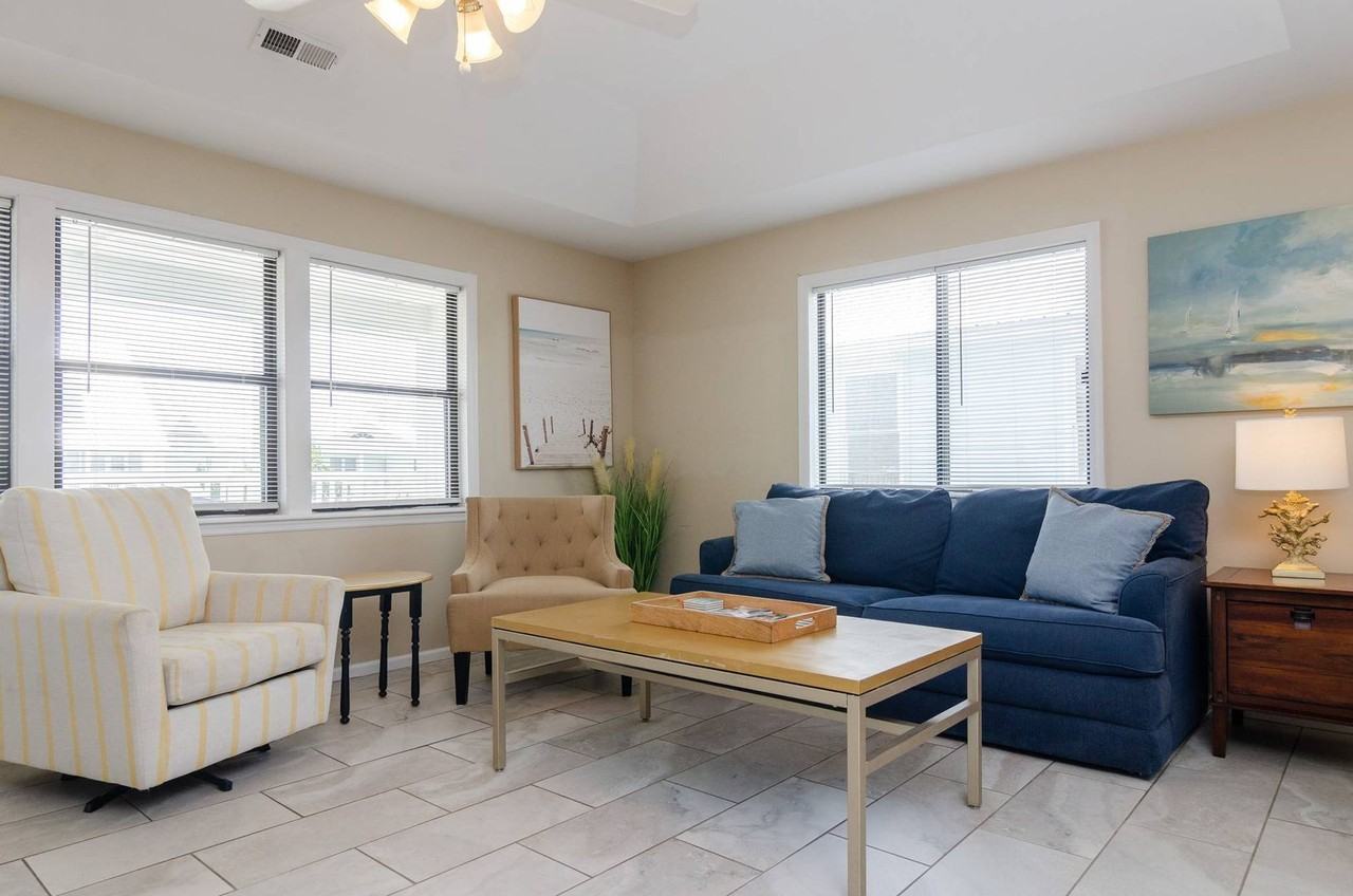 741 Fort Fisher Blvd N - Photo 2 of 50