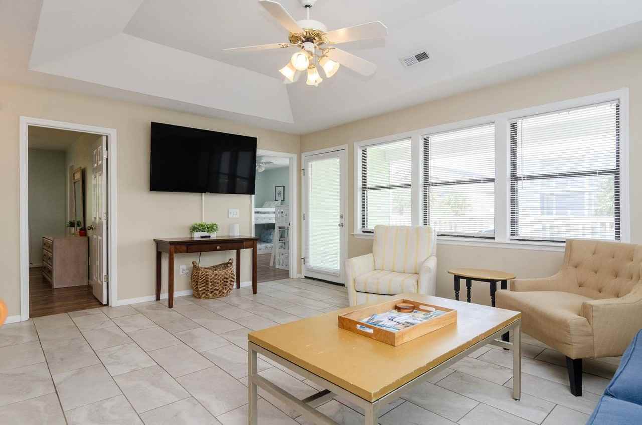 741 Fort Fisher Blvd N - Photo 3 of 50