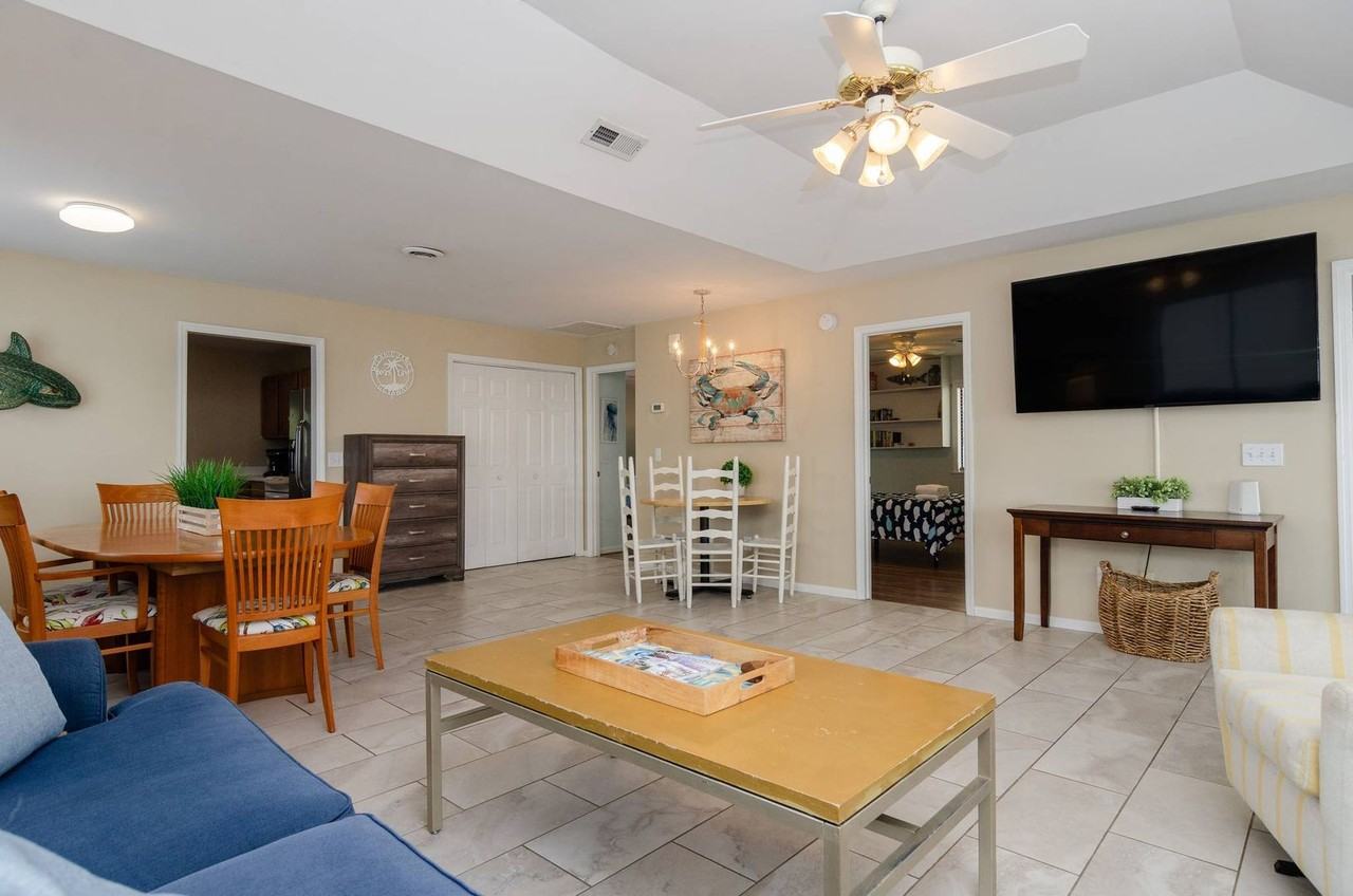 741 Fort Fisher Blvd N - Photo 7 of 50