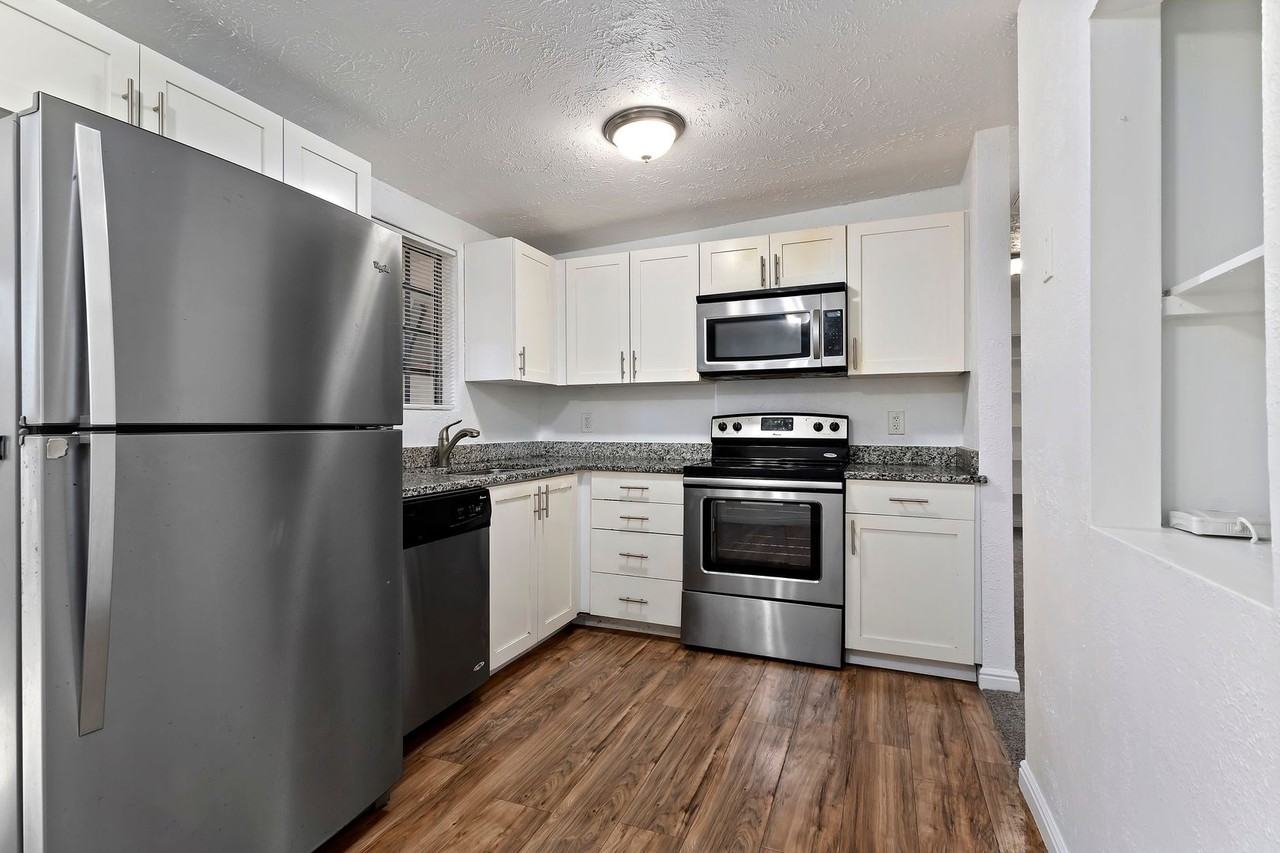 443 N Dorothea Way - Photo 4 of 26